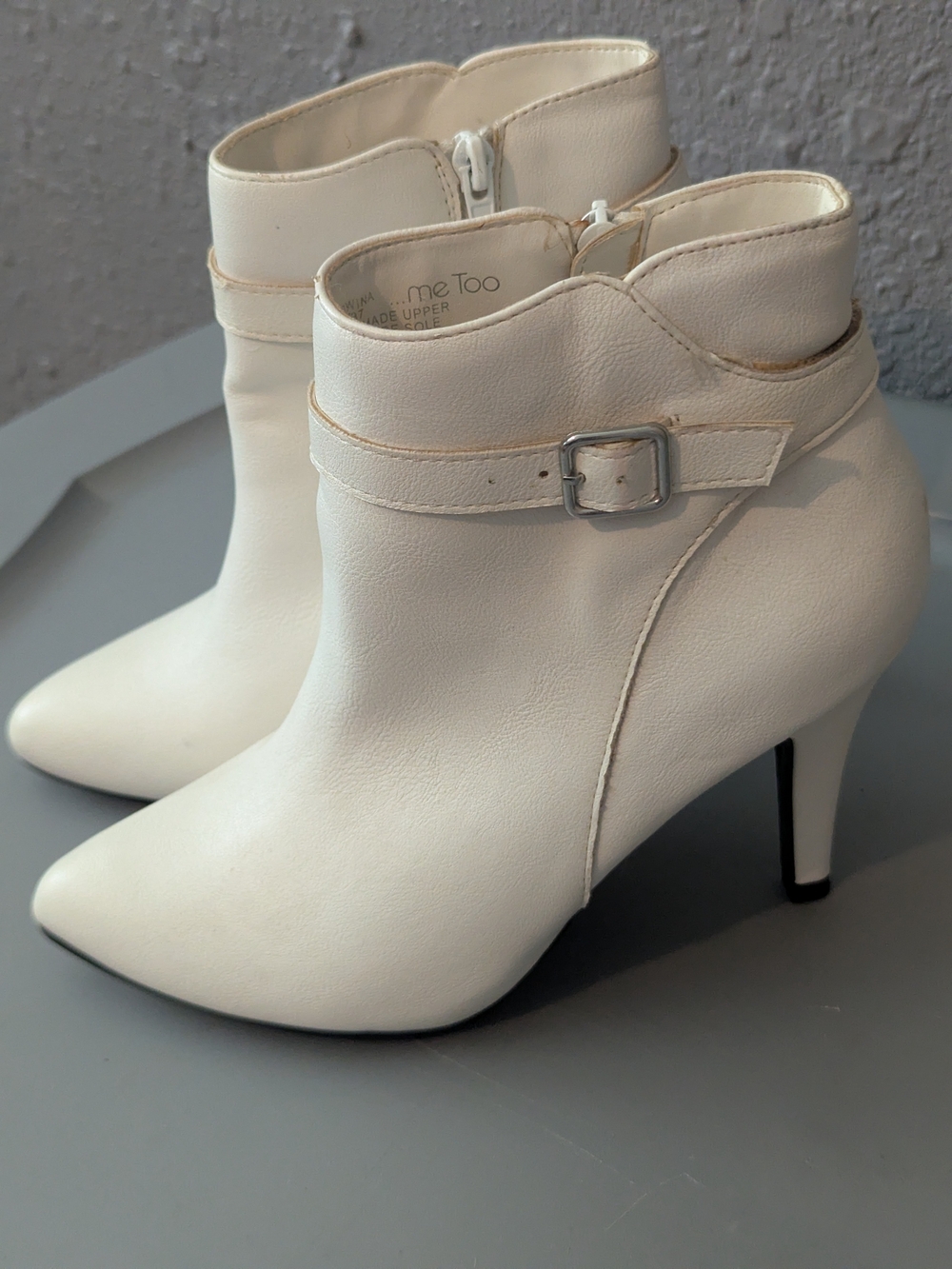 Sz 7 Me Too White Pointed Toe Ankle Boots with Buckle